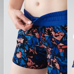 lululemon tracker short IV paint storm harbor blue multi 4